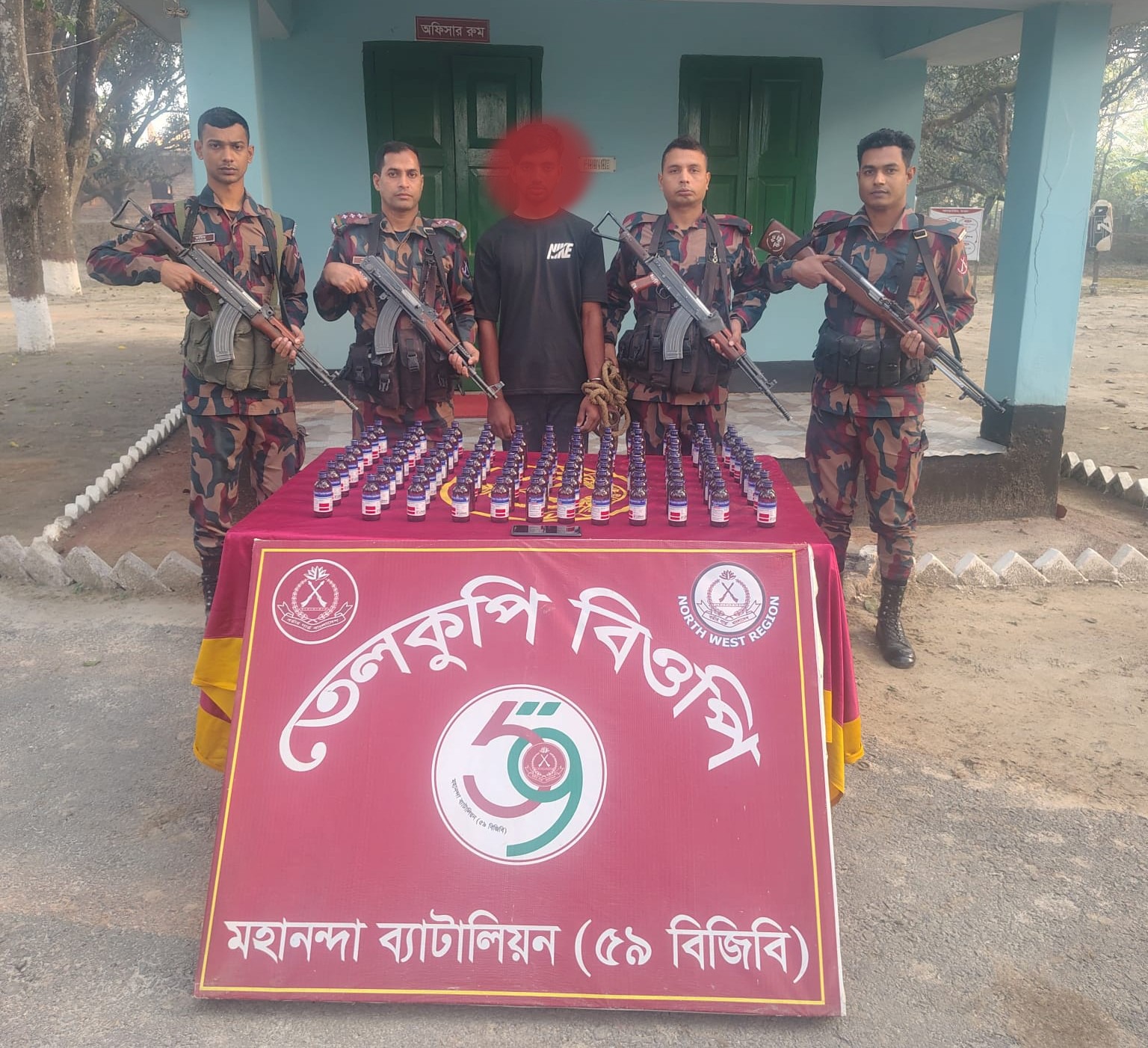 সীমান্তে ৫৯ বিজিবি’র অভিযানে বিপুল পরিমাণ নেশাজাতীয় সিরাপ সহ ০১জন আসামি আটক
