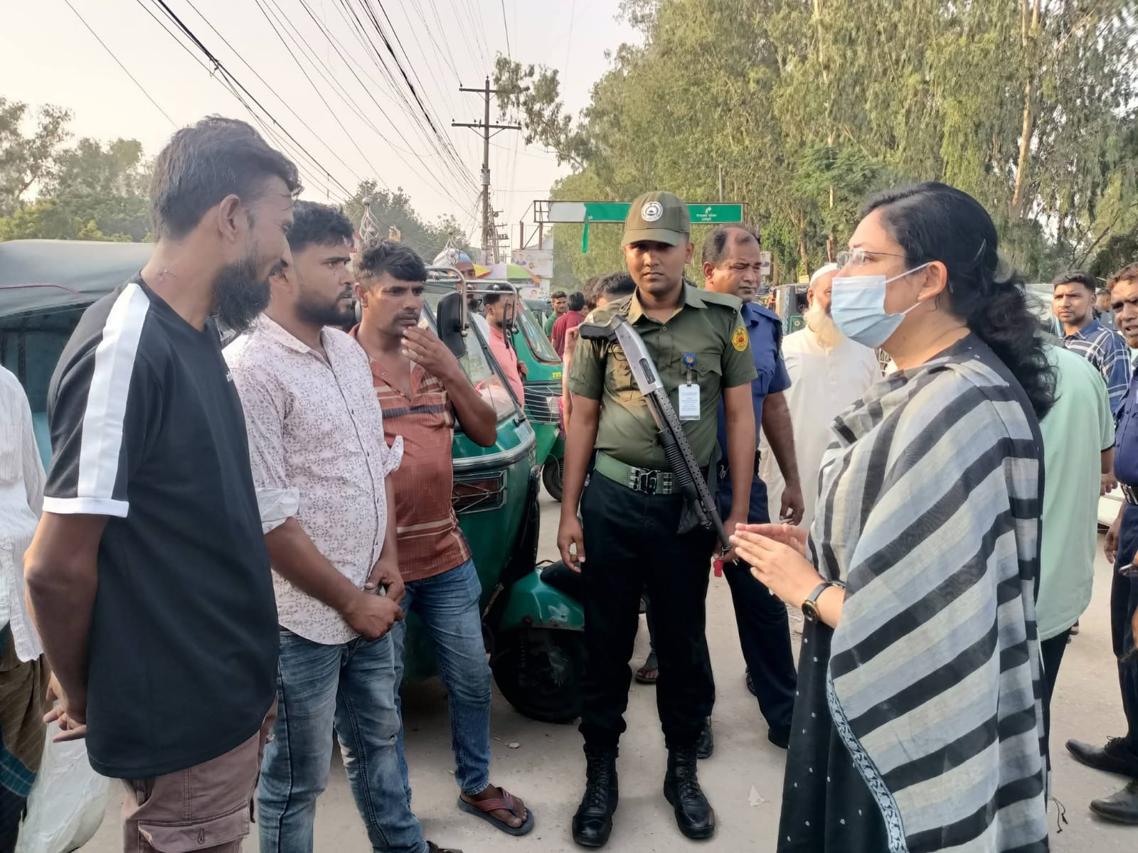 বেলকুচিতে অতিরিক্ত ভাড়া আদায়ের অপরাধে ৪ সিএনজি চালককে অর্থদণ্ডে দণ্ডিত —