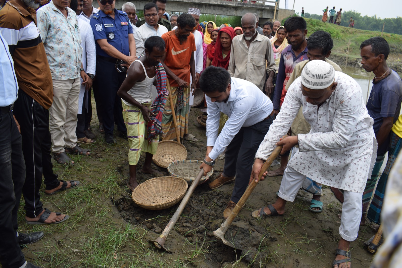 কিশোরগঞ্জে ৩৮ লাখ টাকার খাল খনন কাজের উদ্বোধন