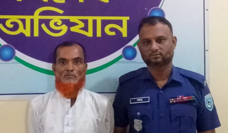 প্রধান শিক্ষকের বিরুদ্ধে অনিয়মের সংবাদ প্রকাশে সাংবাদিকের উপর হামলা, সাংবাদিককে মারধরের  মামলায় গ্রেফতার-১