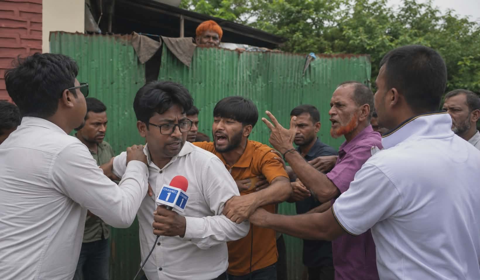 কিশোরগঞ্জে অনুসন্ধানী সংবাদ সংগ্রহ করতে গিয়ে হামলার শিকার চ্যানেল ওয়ানের রিপোর্টার অপু