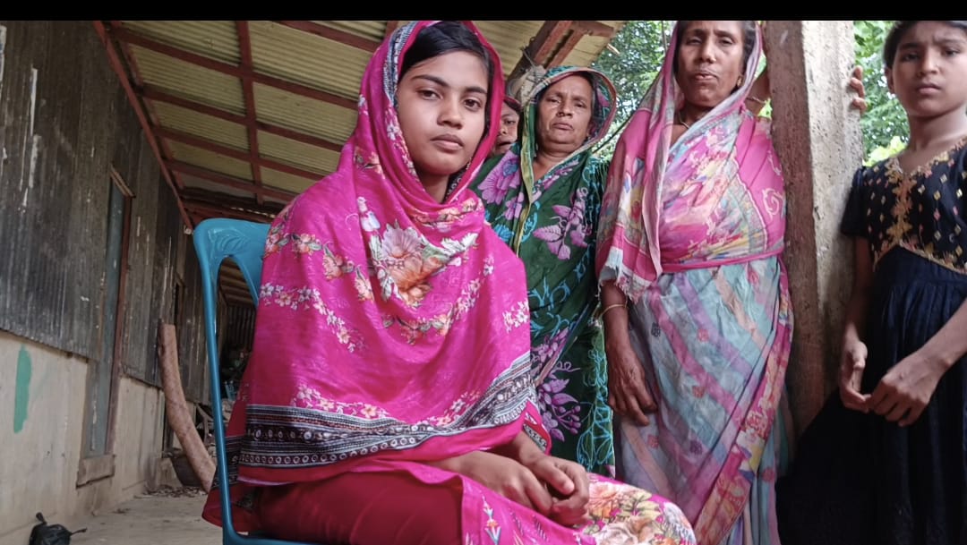 তাহিরপুরে বিয়ের দাবিতে প্রেমিকের বাড়িতে তরুণীর অনশন, প্রেমিক পলাতক,বিয়ে না করলে আত্মহত্যা হুমকি