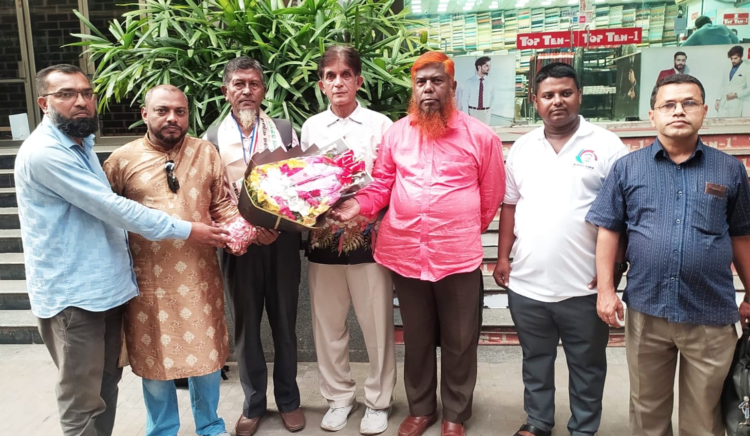 দৈনিক আজকের বসুন্ধরার প্রতিষ্ঠাবার্ষিকী শেষে বিভিন্ন জেলা-উপজেলা প্রতিনিধিদের সঙ্গে ফরিদ খানের শুভেচ্ছা বিনিময়
