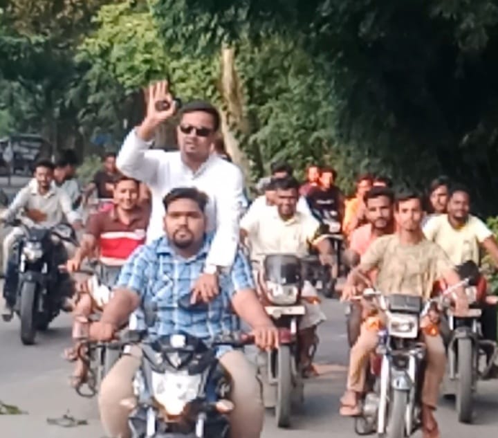 ইউনিয়ন পরিষদ নির্বাচনকে সামনে রেখে ৫ নং ধুকুরিয়াবেড়া ইউনিয়নে ইলিয়াস হোসেনের গণসংযোগ, মোটরসাইকেল শো ডাউন , লিফলেট বিতরণ
