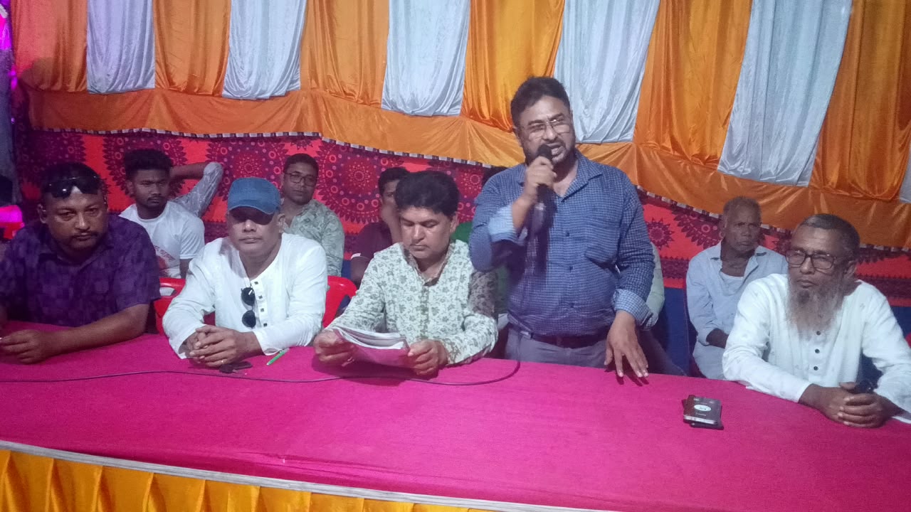 কিশোরগঞ্জে দুর্গাপূজা মণ্ডপ পরিদর্শন ও নগদ অর্থ বিতরণ করলেন বিএনপি নেতা লাল মিয়া